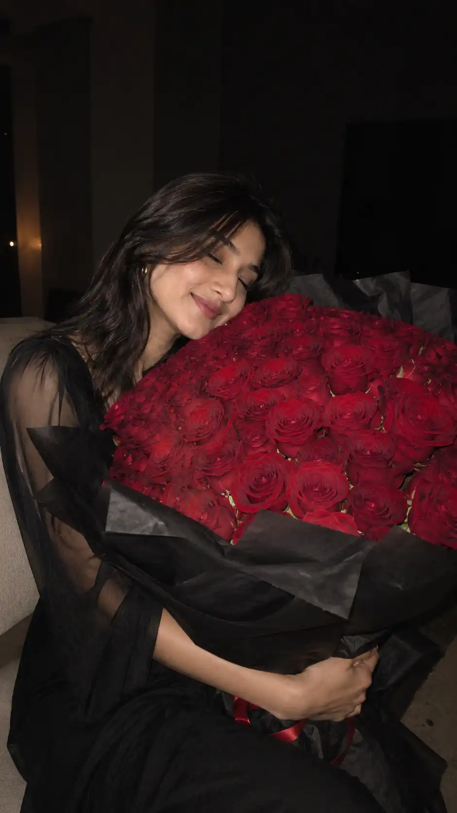 Example result for Red Rose Bouquet Portrait AI image prompt